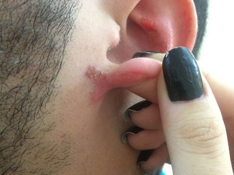 O
empresário e o irmão dele negam as acusações e afirmam que o vídeo foi editado
para promover o cantor como vítima
