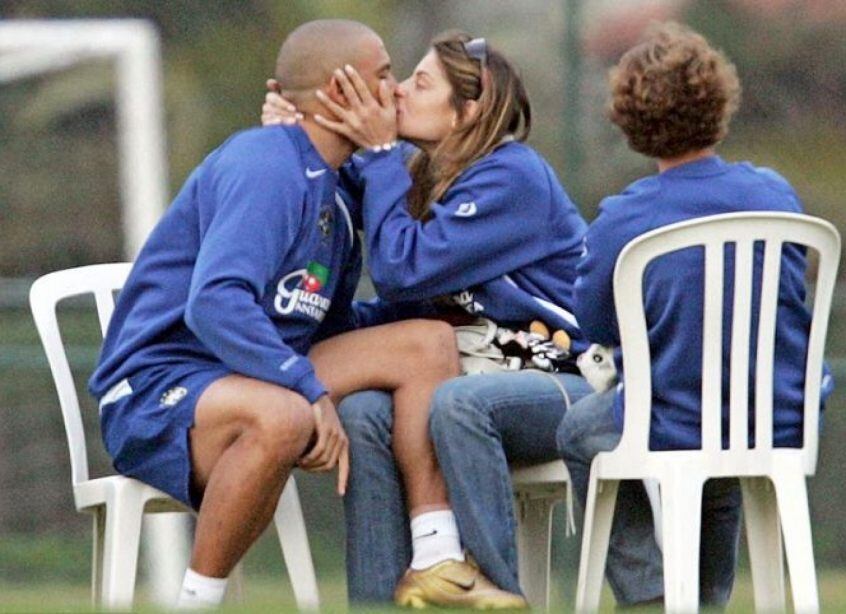 APOIO DE PARREIRA NA RELAÇÃO - Após a vitória sobre a Bolívia com grande atuação de Ronaldo, Parreira, afirmou, em entrevista coletiva, que 'agradeceu' Cicarelli pelo namoro com o atacante.