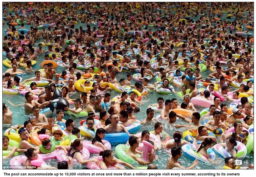 O nome do parque, "Mar Morto", remete a uma piscina que permite aos nadadores flutuarem livremente na superfície das águas, assim como no Mar Morto, localizado no Oriente Médio