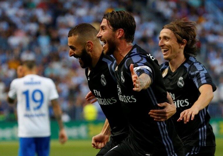 O Real fechou o campeonato com 93 pontos e nem dependeu do jogo do Barcelona, que terminando com 90 pontos, superou de virada o Eibar por 4 a 2, após estar perdendo por 2 a 0
