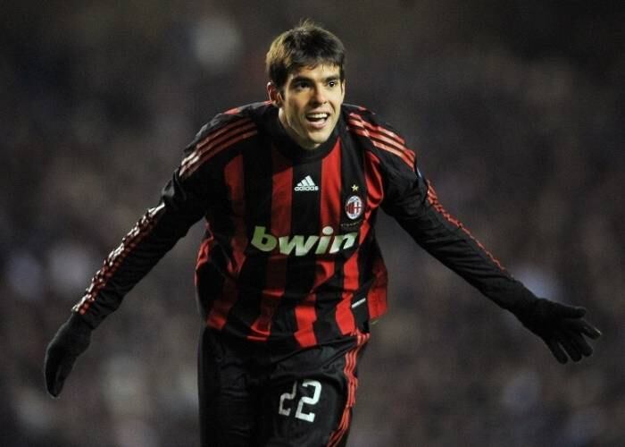 Kaká fez uso da cláusula que o permitia reincidir contrato caso o Milan não se classificasse para a Liga dos Campeões