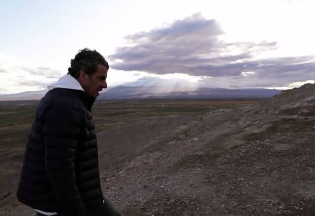 Em uma aventura de Álvaro Garnero na Armênia, durante o quadro 50x1 do Domingo Espetacular, um monte com mais de 5.000 metros de altura impressiona. O Ararat é um gigante branco que não chama a atenção só pela beleza, mas também por sua história. Segundo a Bíblia, foi nesse local que a Arca de Noé ancorou depois do dilúvio. Confira!