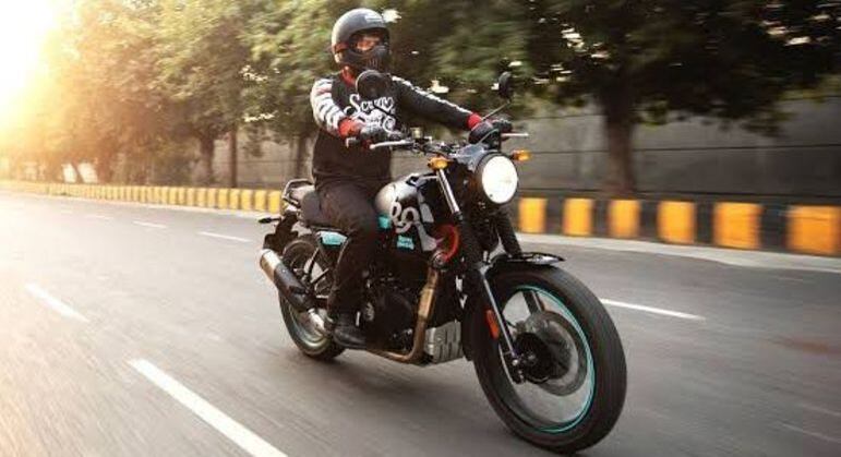Royal Enfield Scram 411 vem equipada com motor LS-410, que entrega 24,63 cv
