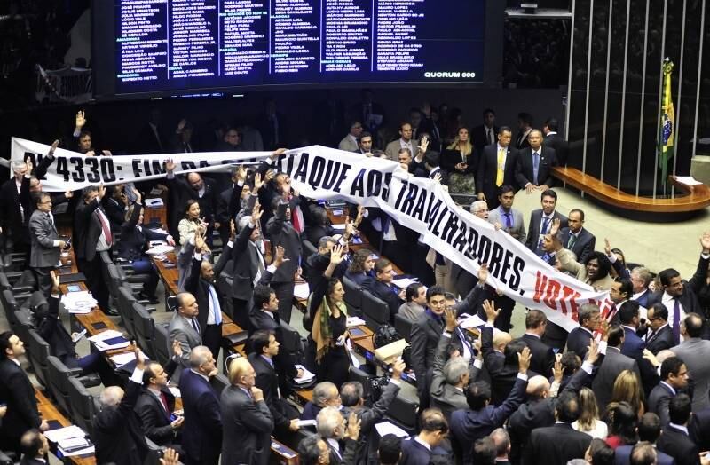 Pressionados, deputados podem mudar texto da terceirização