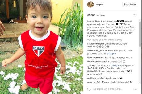 Luana, na legenda, explicou que só ela curte futebol em casa
