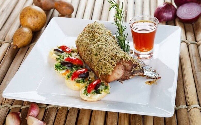 Café Bahia
Prato - Eta Mineirin Sofisticadis: costelinha glaceada com tangerina acompanhada de canapé de pão de queijo.
Endereço: rua Tupis, 369 - centro