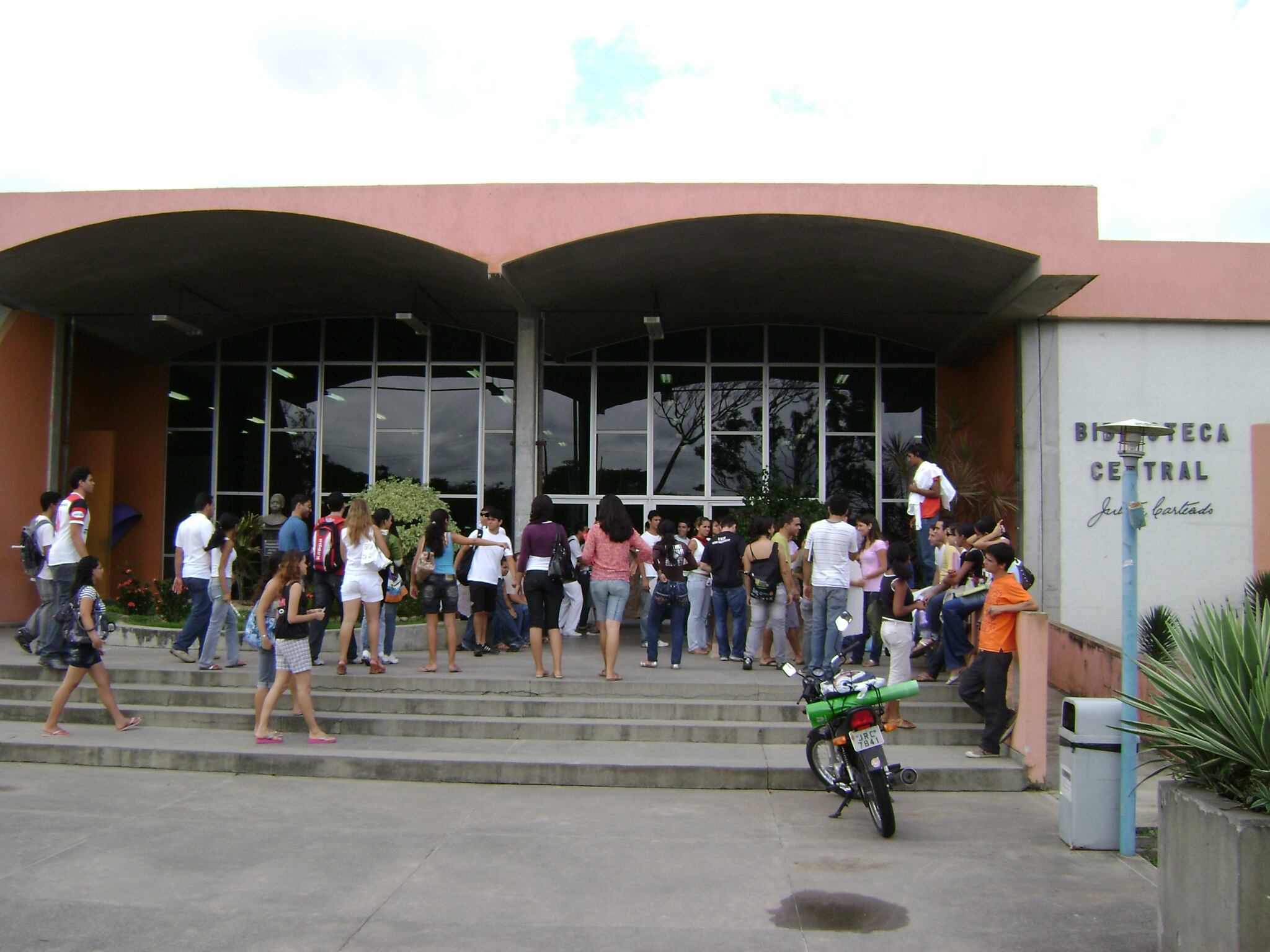 No total, o Brasil possui 2.391 instituições de ensino superior, que oferecem pouco mais de 32 mil cursos de graduação