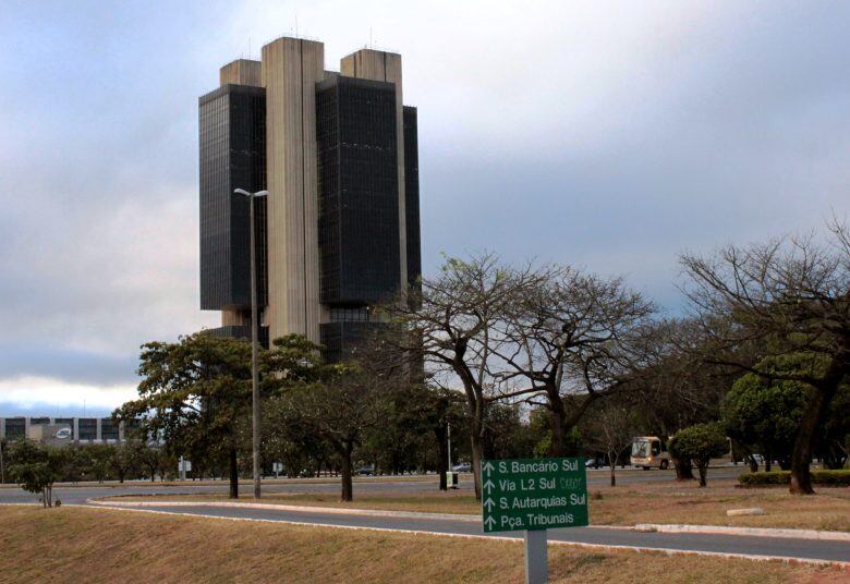 Economistas esperam inflação de 9,29% ao ano. Há uma semana, essa expectativa estava em 9,32%