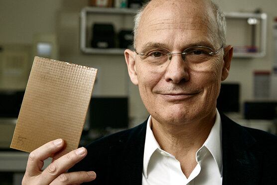 Por exemplo, um celular com uma tela quebrada feita de vitrimer pode ficar nova em folha depois de receber um calorzinho. Legal, né?