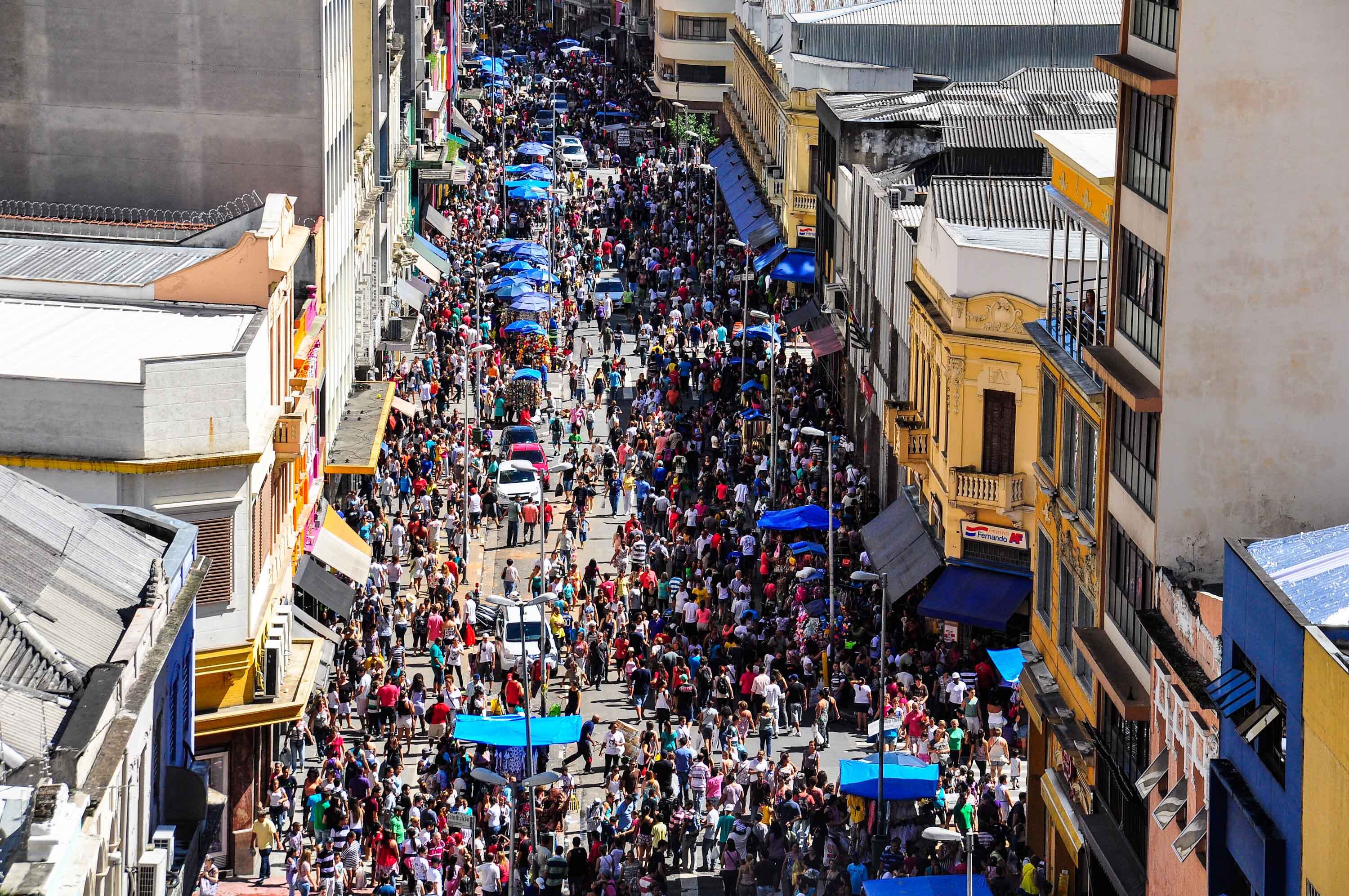 Na rua 25 de Março (foto), haverá um horário secundário para o recolhimento dos resíduos a partir das 17h, com caminhões menores