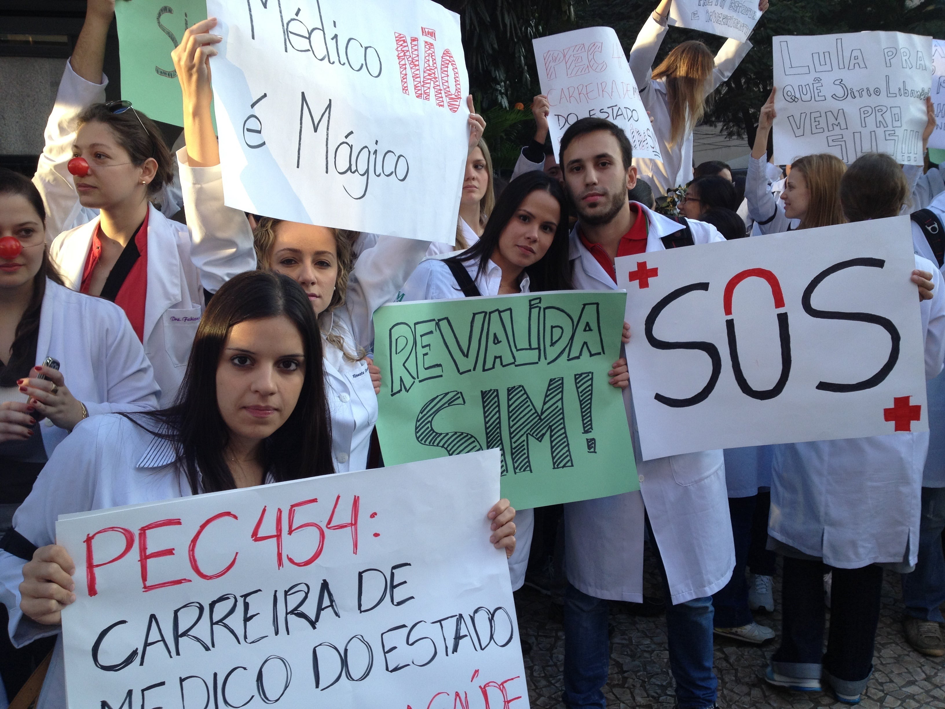 Entidades médicas voltam a criticar programa do governo federal