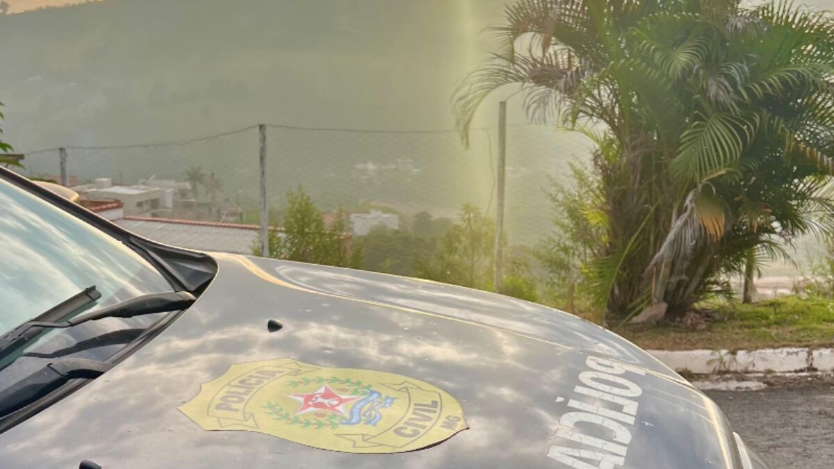 Polícia apreendeu faca e barra de ferro que teriam sido utilizadas no crime