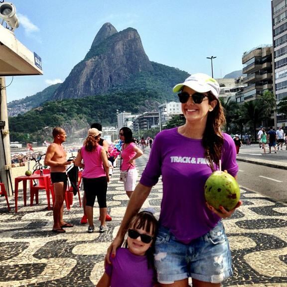 Rafa Justus e Ticiane Pinheiro curtindo aquele solzão na orla