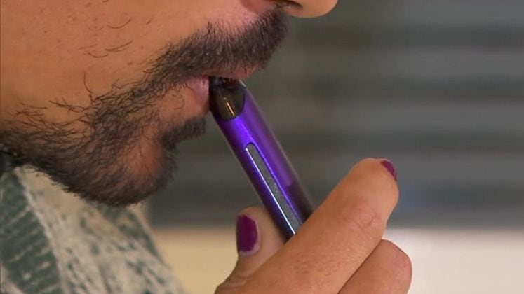 A inalação da fumaça gerada pela combustão do cotonete é extremamente nociva à saúde