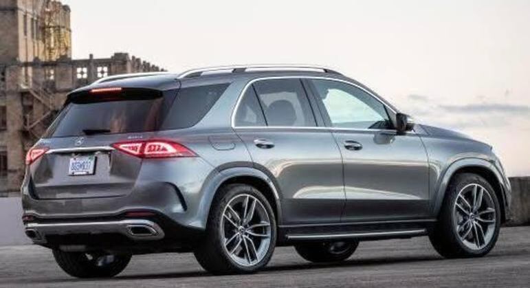 Mesmo com seu peso e altura a atuação dos controles eletrônicos faz bem o trabalho de manutenção do 400D