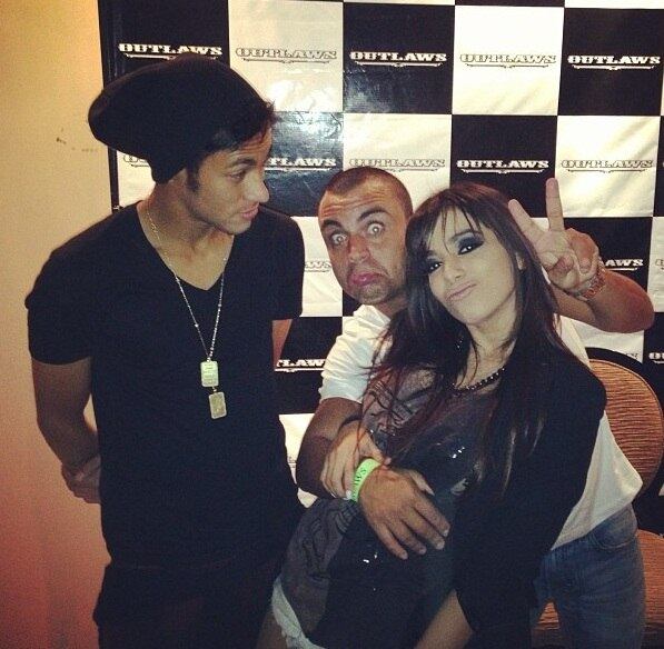 O jogador Neymar também esteve na balada. Ele e a cantora são amigos desde antes do sucesso de Anitta ultrapassar o Rio de Janeiro