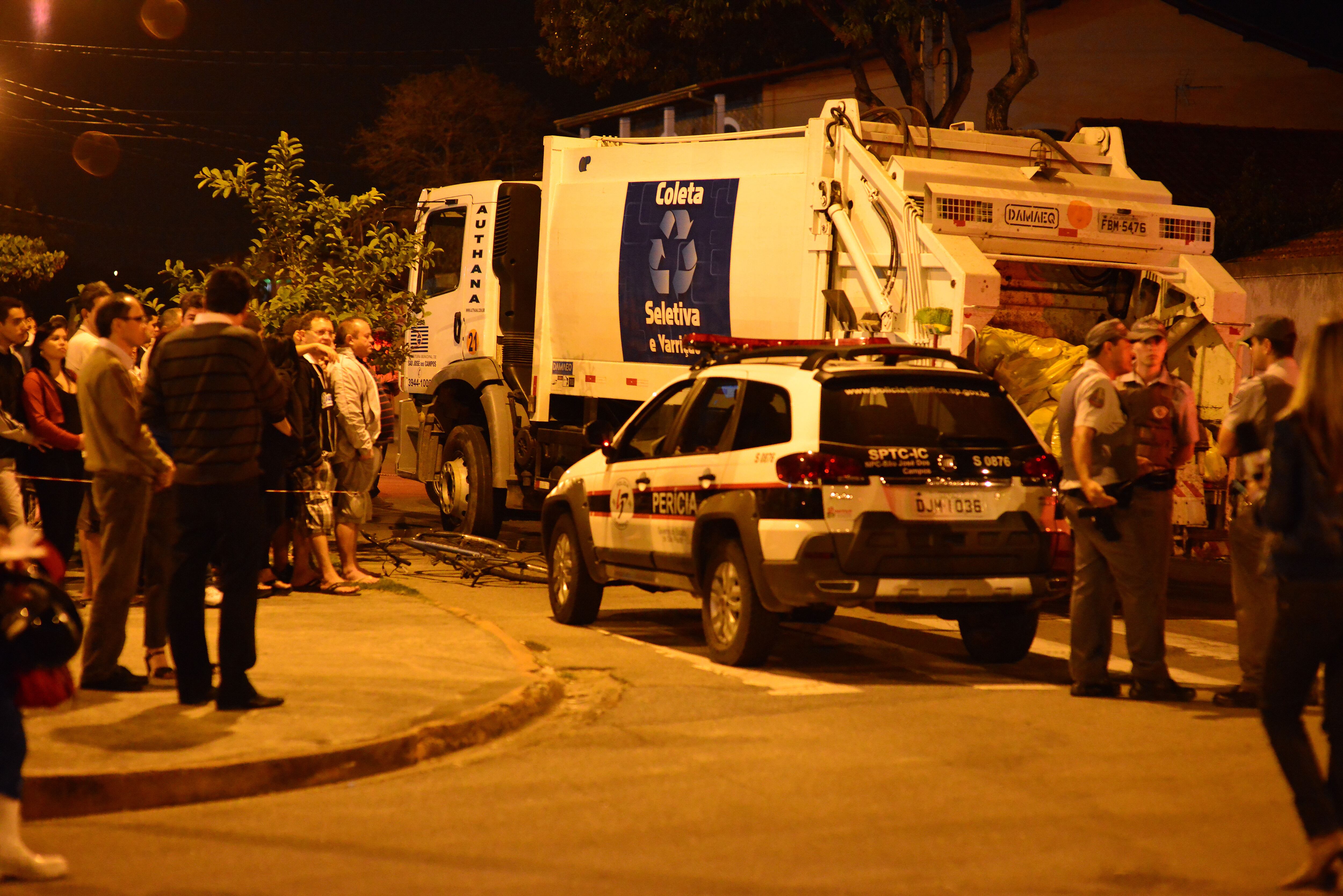 Mãe e filha são atropeladas por caminhão de lixo em São José dos Campos