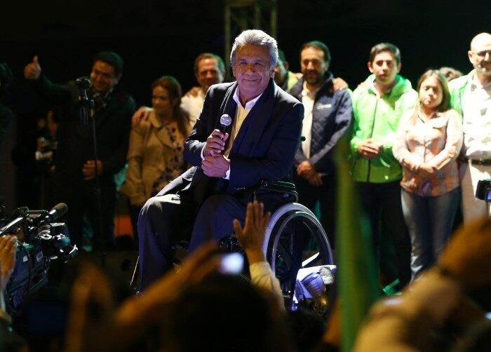 Moreno comemorando o resultados iniciais da corrida presidencial