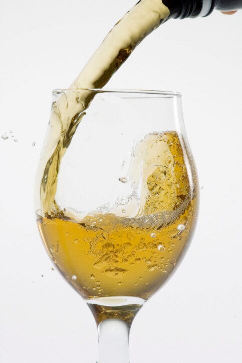 Orçamento curto não é sinônimo de pouca qualidade nas bebidas servidas. Neste caso,o espumante volta a ser uma chave para o sucesso da festa, na opinião de Anna Rita. Além da popular cerveja.

— Já que espumantes não podem faltar, exitem brasileiros muito bons com ótimo custo benefício. Os Cava da Espanha também são indicados. A cerveja pelo costume dos brasileiros não pode faltar especialmente se o evento for de dia, agrada a todos e tem um preço baixo