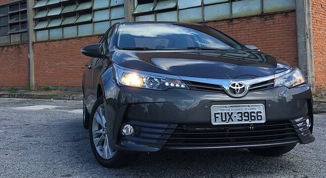 Dianteira concentrou reestilização do sedã, que recebeu novos faróis, grade e para-choques