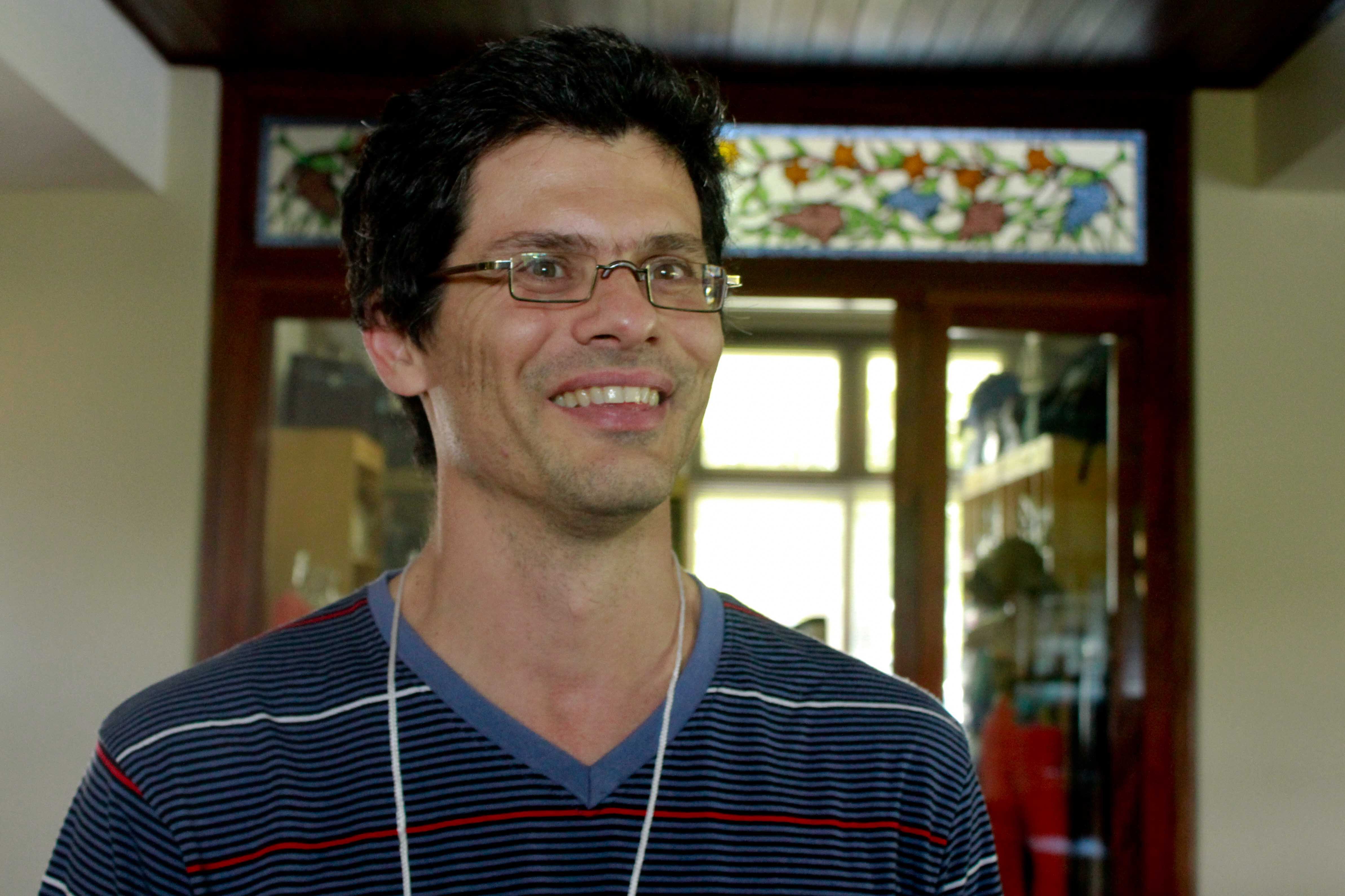 Já o professor de Física da UFABC, Pedro Galli Mercadante, acredita que as universidades podem ter o papel de mostrar a parte mais tecnológica e científica dos projetos 
  