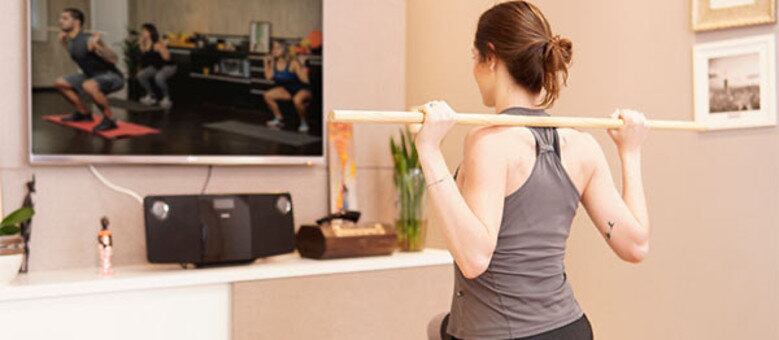 Cabo de vassoura vira equipamento de treino