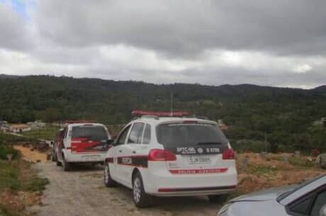 Irmã da vítima tem certeza que houve uma simulação de enforcamento
