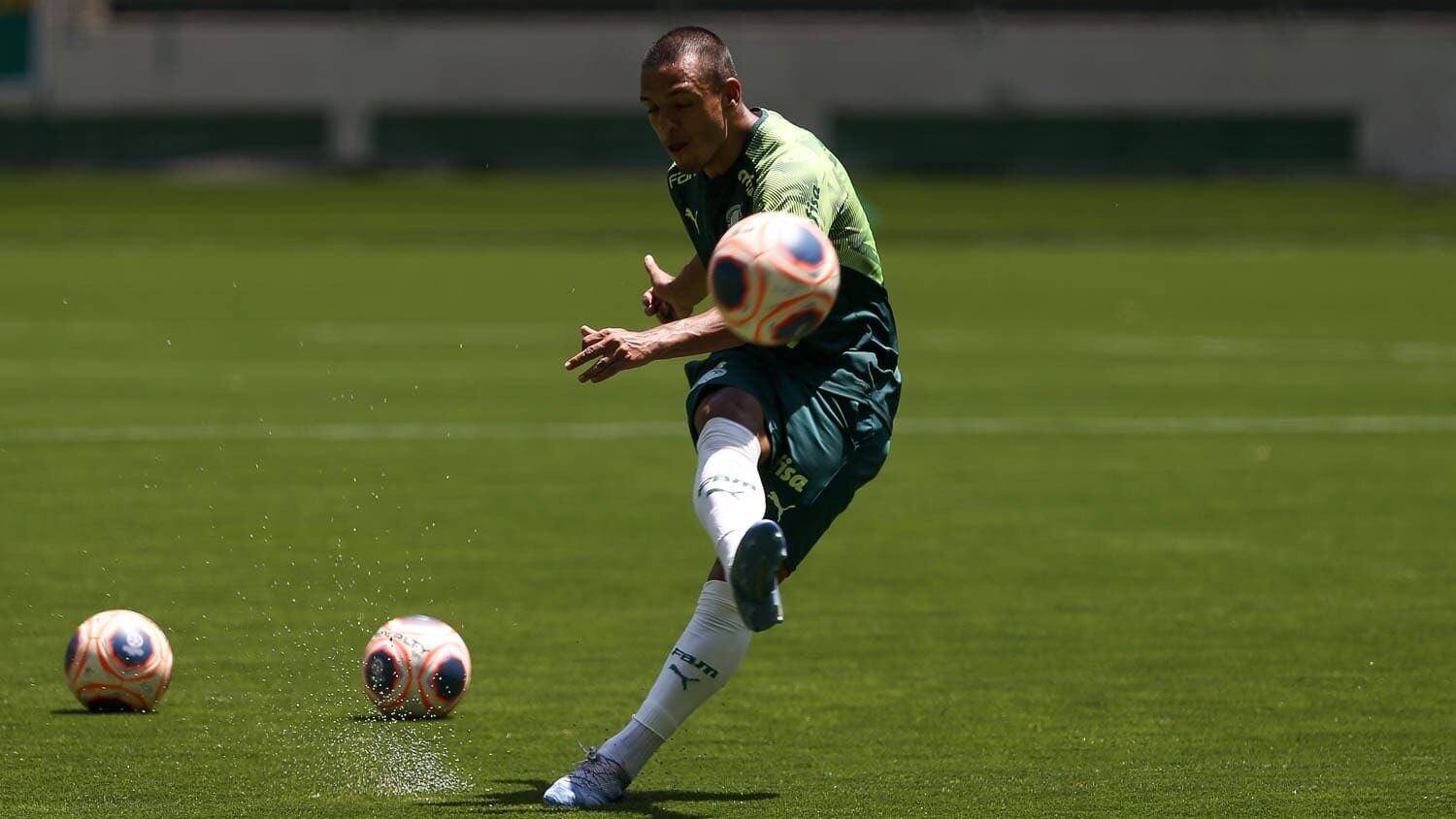 Camisa 25: Gabriel Menino fará sua estreia em Libertadores nesta quarta, como lateral-direito