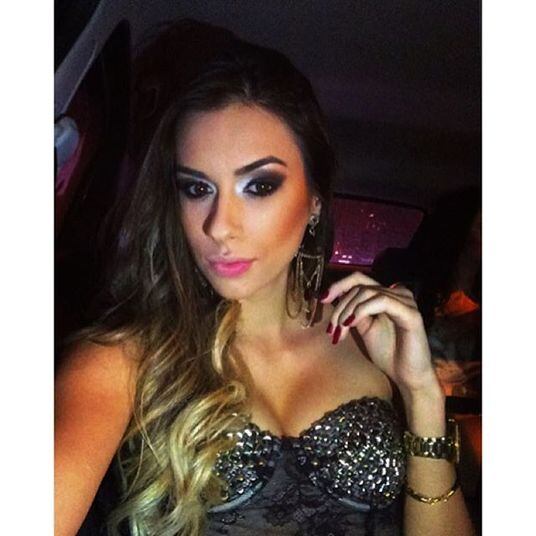 3 - Bruna Faccioli (mulher do meia Boschilia)