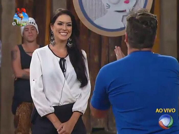 Na primeira Prova do Fazendeiro, Débora foi eliminada por Felipeh Campos

+ Assista ao vídeo dos peões parabenizando Débora

