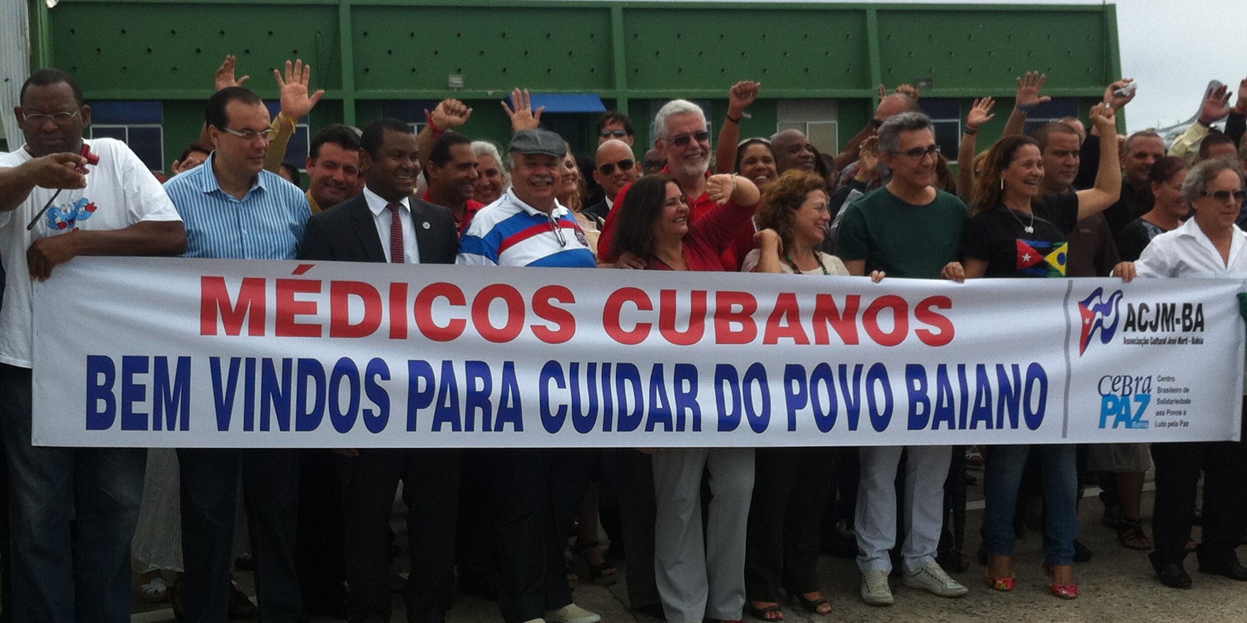 Médicos cubanos desembarcam em Salvador