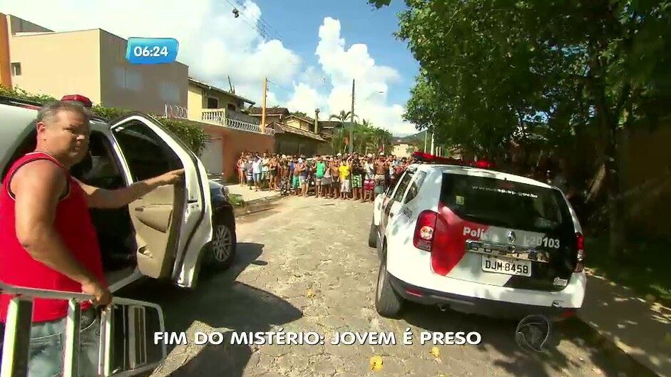 Segundo
a polícia, o suspeito tem histórico de violência. Ele já teria, inclusive,
agredido a mãe de Leonardo. A polícia chegou até o suspeito após ouvir
depoimentos de familiares e vizinhos. Durvalino foi levado para a cadeia de
Caraguatatuba, onde deve ficar até o final do inquérito
Experimente: todos os programas da Record na íntegra no R7 Play