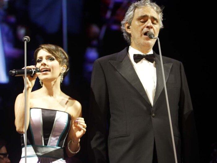 Sandy ainda era uma menina quando gravou Vivo Por Ela com o tenor italiano Andrea Bocelli 