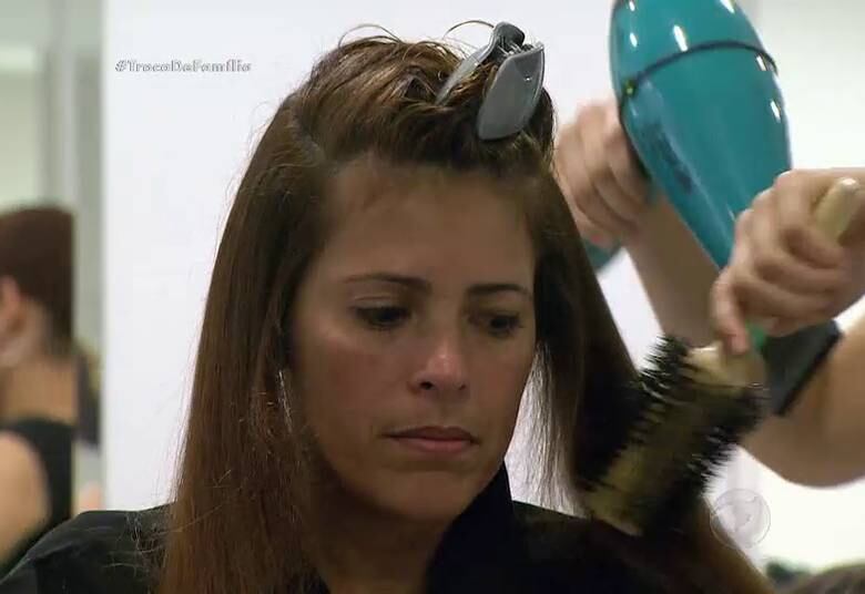 A maior confusão começou depois de uma ida a um salão de beleza. Linda se sentiu destratada por sua origem humilde e se desentendeu com algumas assistentes

+ Assista aos melhores momentos de Troca de Família desta terça-feira (2)

> Acesse o R7 Play e assista na íntegra a todos os programas da Record! Clique e experimente!
