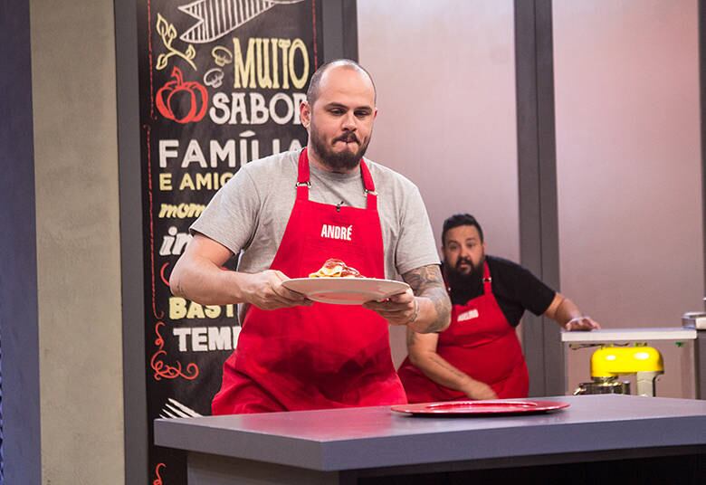 A dupla que ganhar
esta prova terá acesso à Super Geladeira, na qual há dois envelopes. Em um
deles, um aviso que dá imunidade aos competidores, e no outrom, um informe
que os coloca direto no Desafio da Geladeira