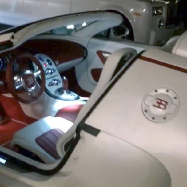Mayweather postou em sua página no Instagram uma foto do interior da Bugatti Veyron