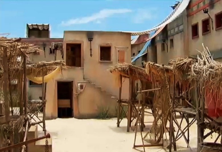 Em seis meses, 180 profissionais da cenografia e arte reconstruíram a cidade de Aváris, capital do Egito na época, para onde José foi levado quando vendido como escravo pelos irmãos e onde ele se tornou um dos homens mais poderosos do seu tempo