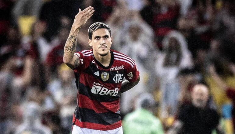 4. Polêmica extracampo
O nome do Flamengo teve uma repercussão negativa nos noticiários. Em julho, Pedro foi agredido com um soco no rosto pelo preparador físico Pablo Fernández, que foi afastado do cargo