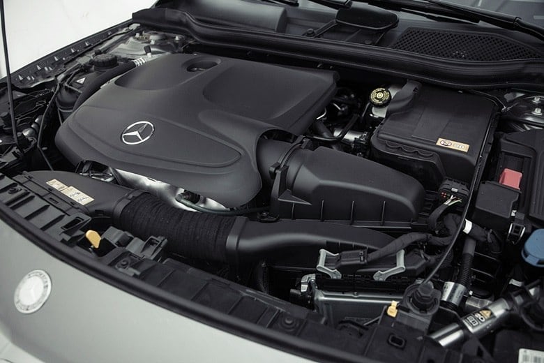 O motor tem no torque de 25,5 kgfm, disponível a baixas
1.250 rotações, o seu maior destaque. De acordo com a Mercedes-Benz, o jipinho acelera
de 0 a 100 km/h em 8,8 segundos e atinge a velocidade máxima de 215 km/h

Saiba tudo sobre carros! Acesse www.r7.com/carros