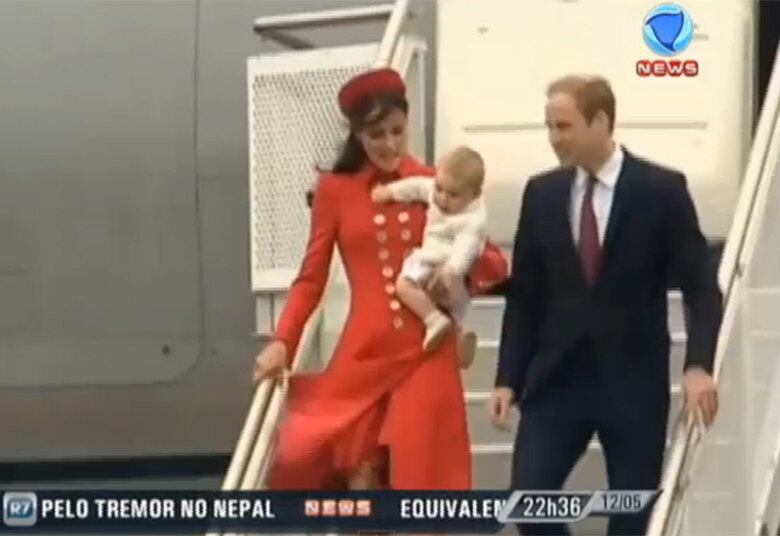 

Kate e William fazem questão de passar a imagem de uma
família comum e sempre aparecem em público cuidando do filho. Em julho, o bebê
real vai completar dois anos

+ Contar piada e falar mal de sogra está fora de moda

+ Já curtiu a página da Record News no Facebook? É só clicar!

+ Siga a Record News no Twitter e receba todas as notícias do programa
