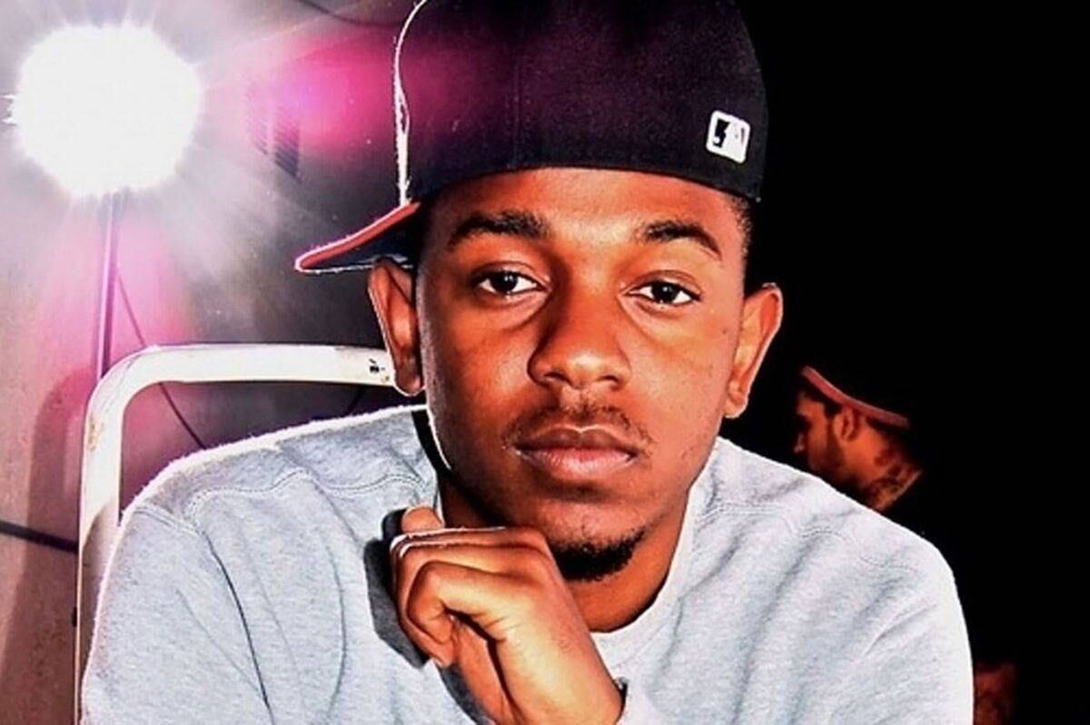 Mas o que leva Kendrick a ser tão admirado assim? É fácil de responder. Resumidamente, Kendrick procura usar batidas, bases e samplers que fujam do senso comum. Além do mais, é um letrista acima da média. Sua infância pobre em uma cidade deprimente da Califórnia serve de base para as análises sociais que o músico elabora em algumas músicas. Na faixa Compton (nome da paupérrima cidade em que cresceu), Kendrick diz que seu cotidiano era um "sacrifício humano" enquanto esteve por lá. 