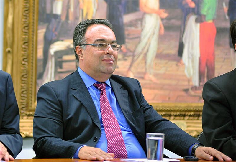 Na noite da última quarta-feira (9), o deputado André Vargas (PT-SP), na foto acima, renunciou ao cargo de primeiro vice-presidente da Câmara dos Deputados