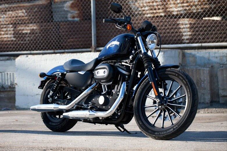 8° Harley-Davidson Iron 883 — Com a chegada ao País em 2011, a Sportster possui pilotagem fácil graças ao baixo centro de gravidade. Pesa 260 quilos em ordem de marcha, e o tanque possui 12,5 litros
