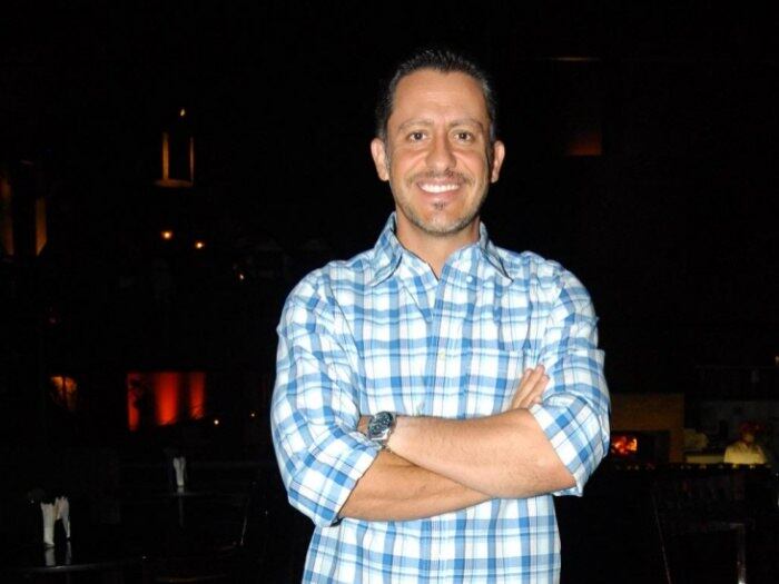 Um dos últimos namorados de Monique Evans foi o produtor musical Ricky Bonadio. Em maio de 2011, Monique deu indícios do affair em seu Twitter: "A última vez que beijei na boca foi na Páscoa do ano passado! E só vejo essa pessoa às terças e quintas pela TV!", declarou. Na época, Ricky era jurado do programa Ídolos, da Record. Uma fonte próxima à apresentadora garante que era mesmo Bonadio o romance da "Titia"