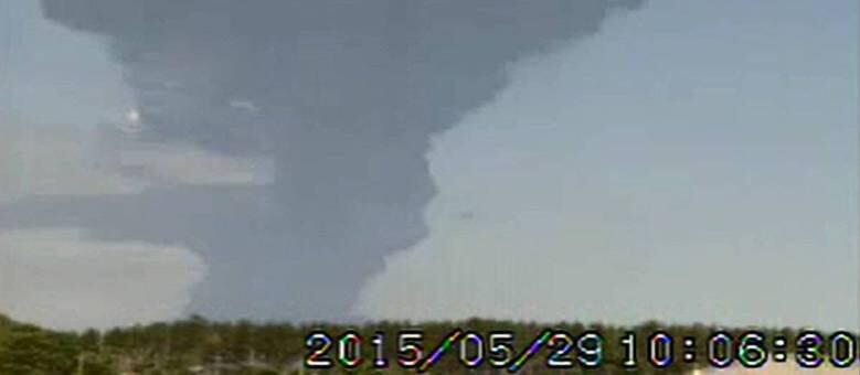 Japão erupção vulcão ilha