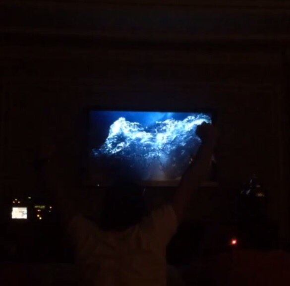 Em um vídeo publicado no Instagram da atriz Nanda Ziegler (a Judite), um ator que parece ser Fábio Beltrão (o Aoliabe) comemora quando o mar finalmente começa a se abrir