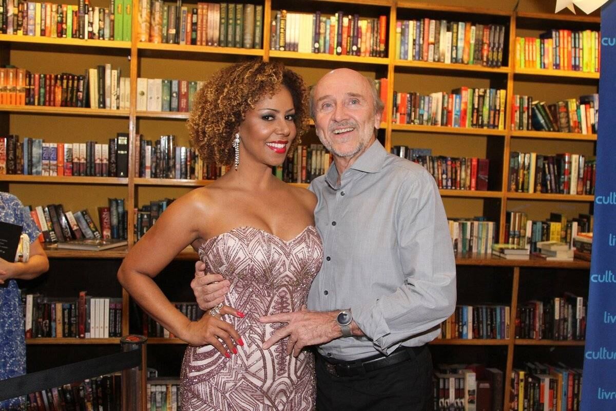 Valéria Valenssa com o marido