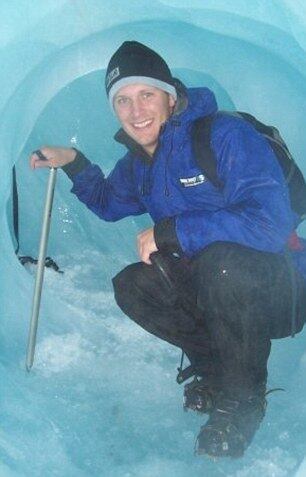 O problema é que o NHS não cobre esse tipo de procedimento, e ele custa cerca de R$ 8,2 milhões nas clínicas particulares. Mas o casal não desistiu: hipotecaram a casa e criaram um espaço de angariação de fundos na internet, onde divulgaram a causa e já receberam muito retorno, segundo Natasha.

— Em três dias, arrecadamos R$ 5,4 milhões. É tão bom ver como as pessoas, mesmo em momentos de crise, se sensibilizam e se prontificam a nos ajudar 