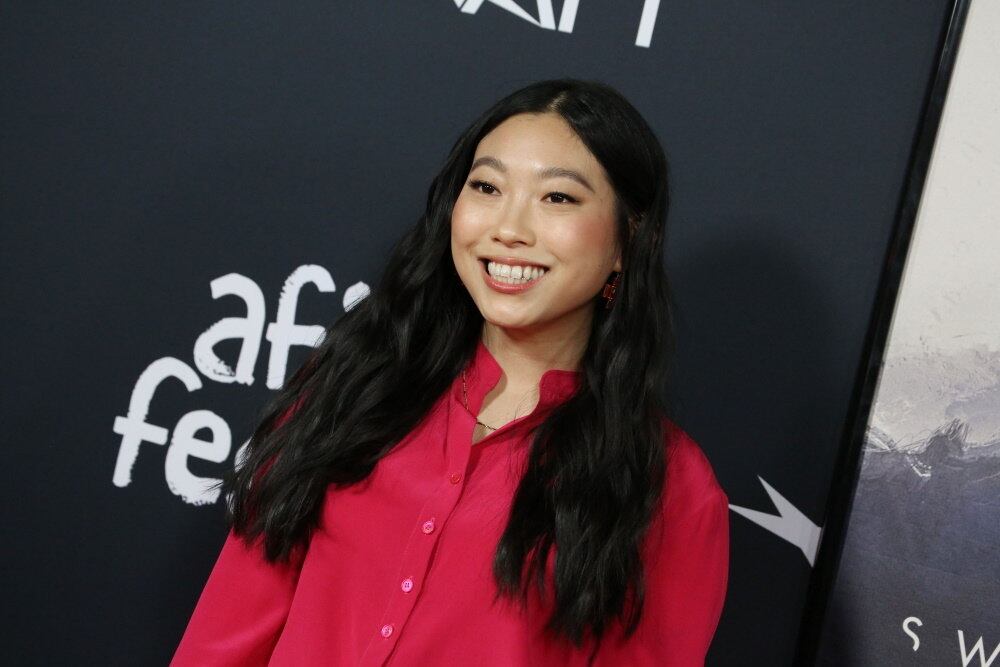 Awkwafina
A estrela de sucessos com Shang-Chi e a Lenda dos Dez Anéis, A Despedida, Podres de Ricos e Oito Mulheres e um Segredo é, sem dúvida, um dos nomes do momento em Hollywood. Divertida, bem-humorada e cheia de talentos, ela aparece na lista de muita gente nas redes sociais como uma das favoritas para comandar o Oscar 2022