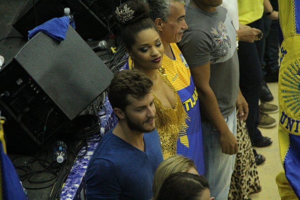 Klebber e Juliana Alves na quadra